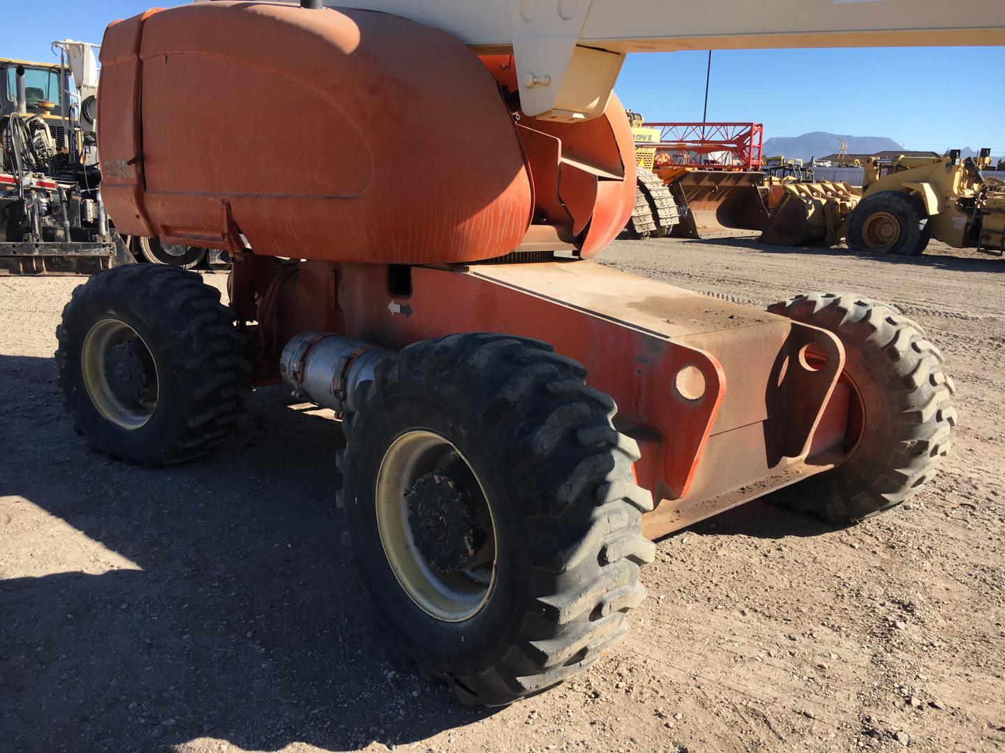 ASCENSOR TIPO CANASTILLA JLG 660SJ